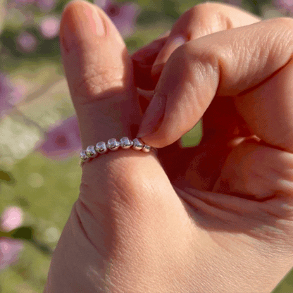 Calm – Ring with Rotating Beads
