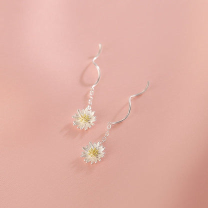 Sweet Daisy Wave Threader Earrings